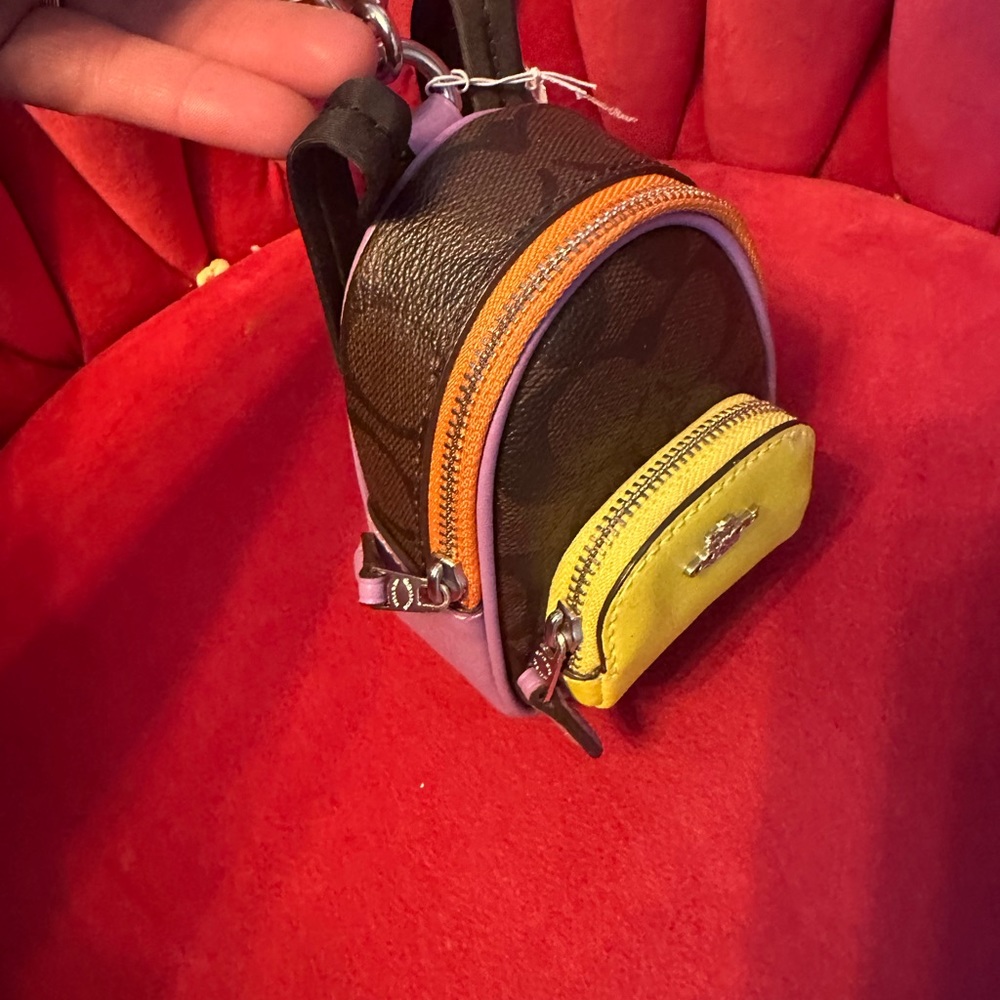 Coach keychain - Picture 2 of 4